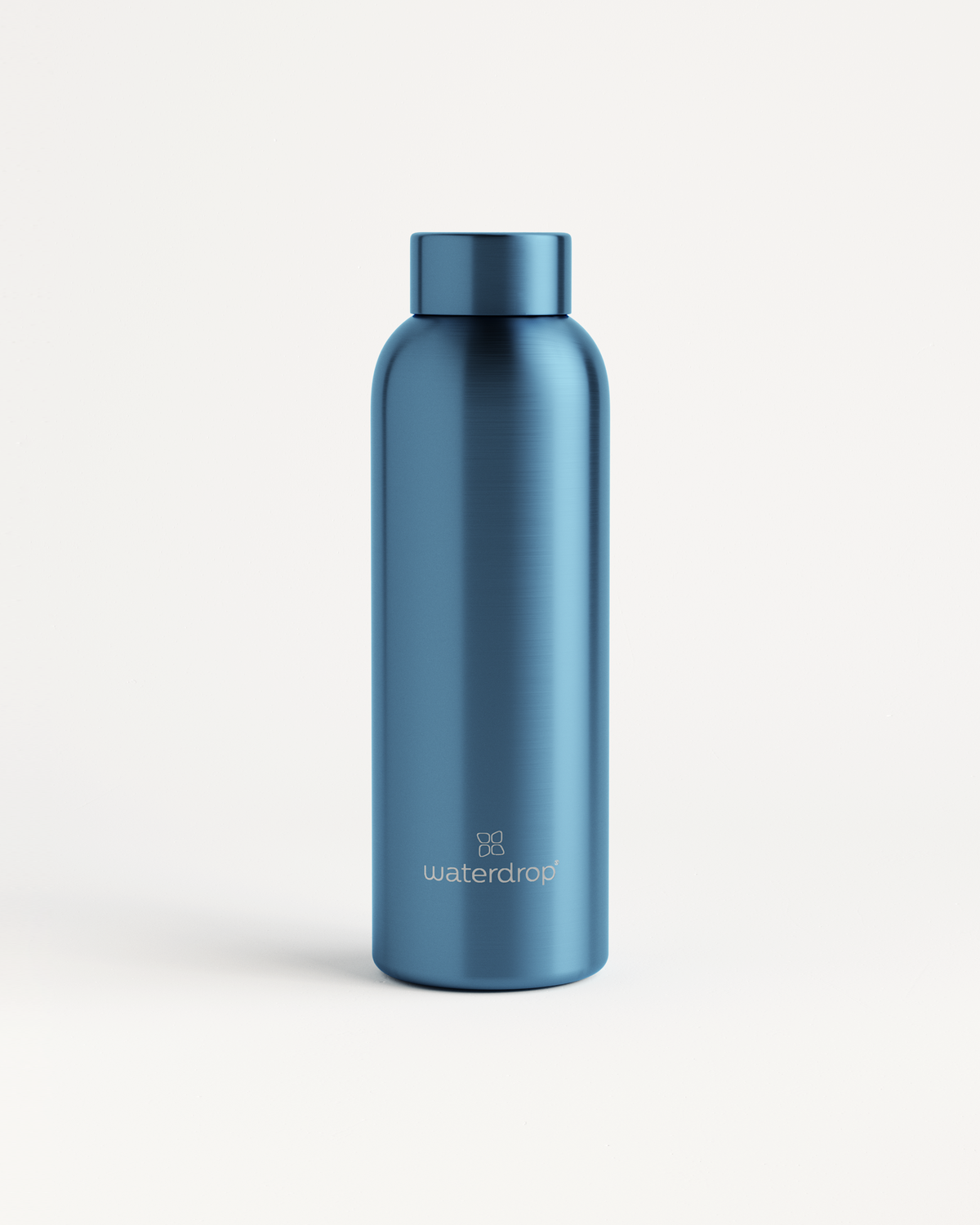Metal Thermo Steel bottle 600ml double-walled stainless steel brushed finish designed to maintain drink temperature featuring a close-up of the logo.