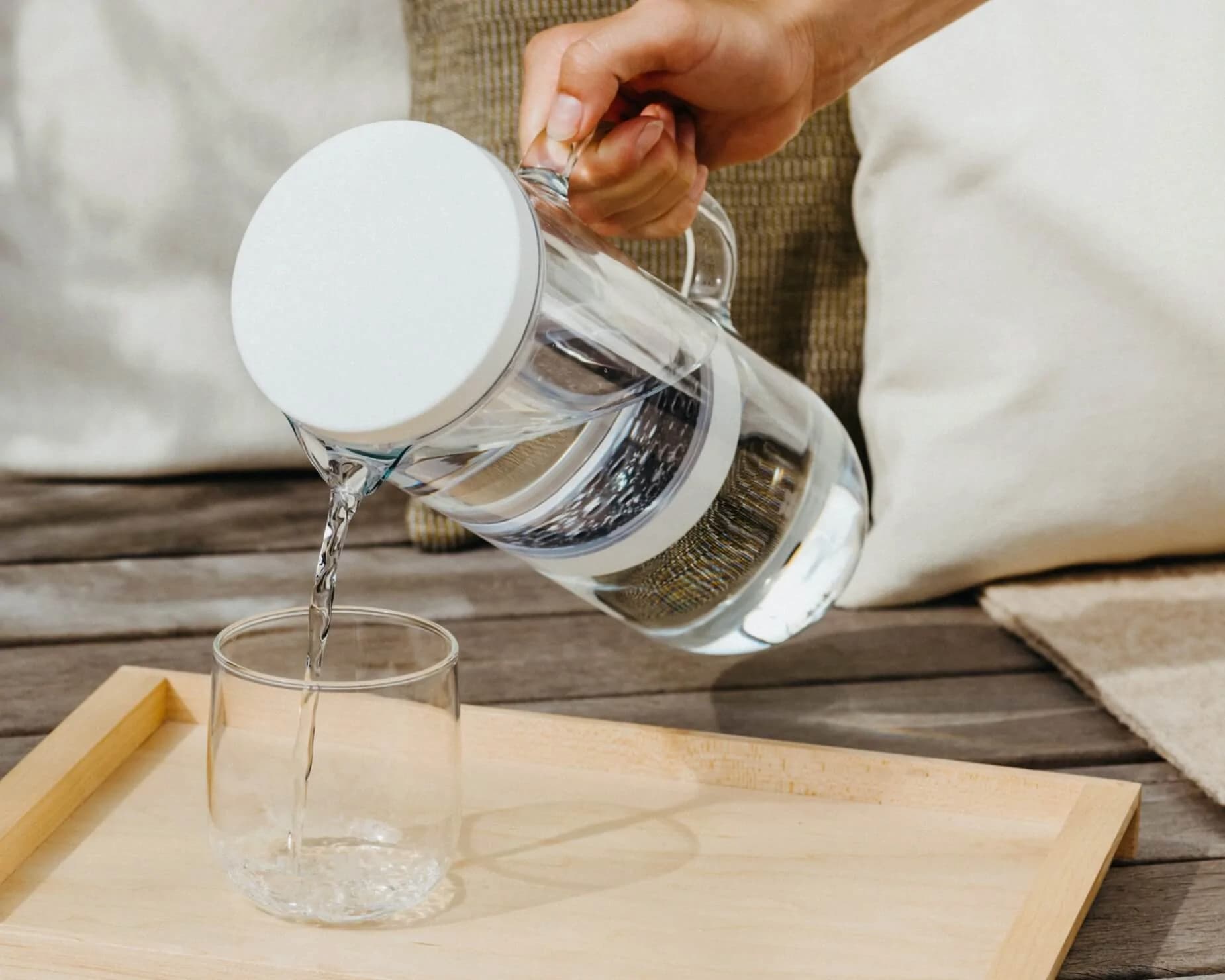 LUCY® Filter Carafe in use